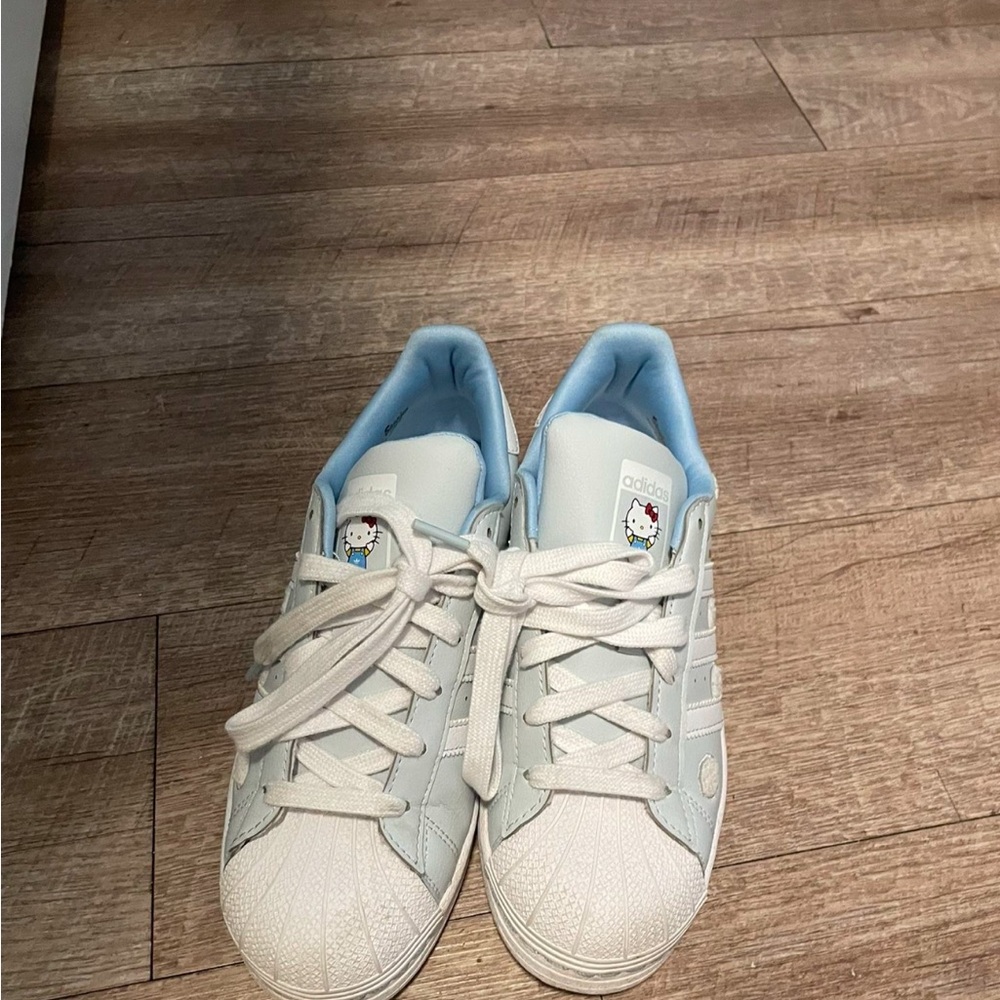 adidas White and Blue Low-Top Sneakers with Textured Toe Cap